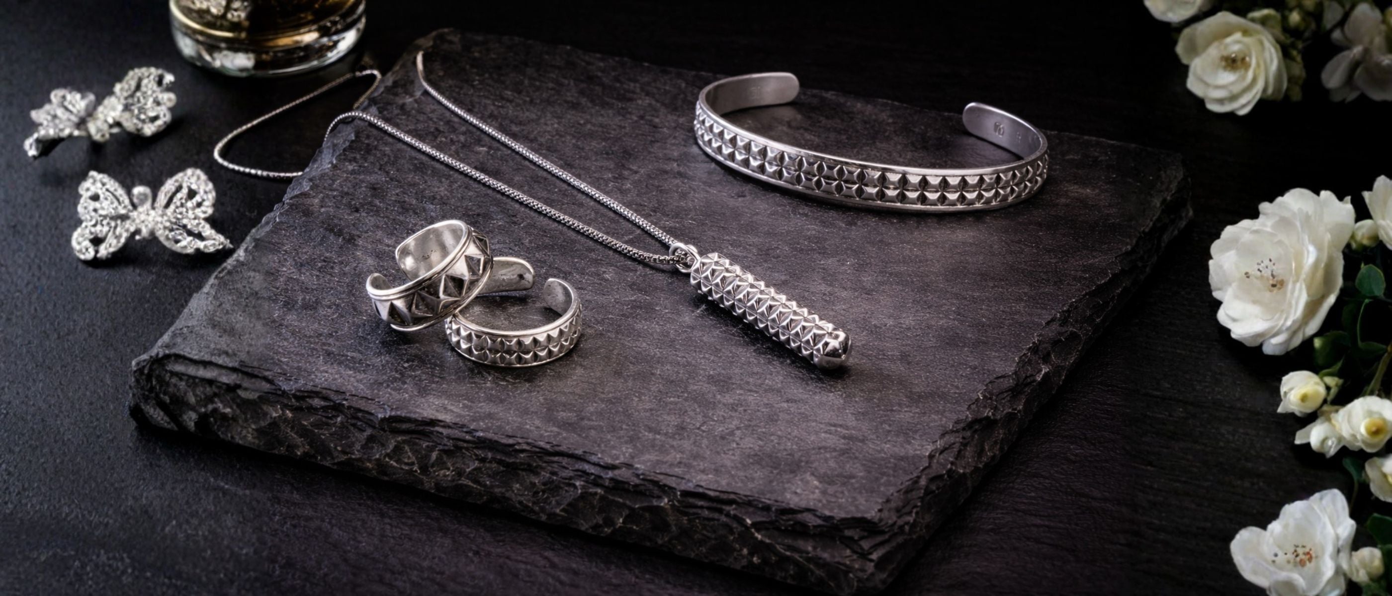 CHAINS & PENDANTS