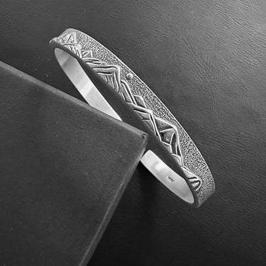 Mountain cuff bracelet in oxidixed 925 sterling silver