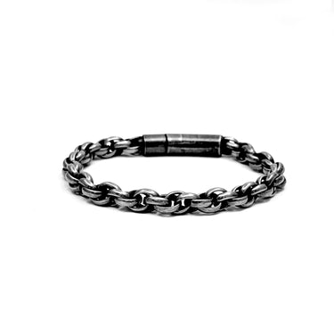 Men's interlinked Rolo chain bracelet in oxidzed finish